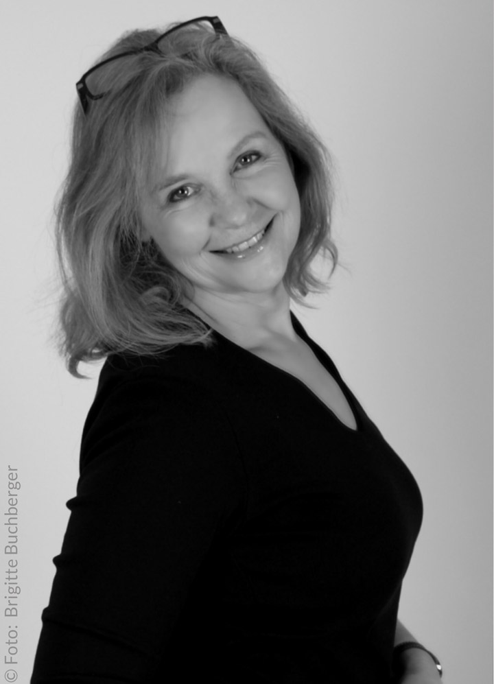Portrait Petra Haun, lachend, medizinische Fachkosmetikerin und Entspannungstrainerin für R.E.S.E.T. Kieferbalance und Autogenes Training